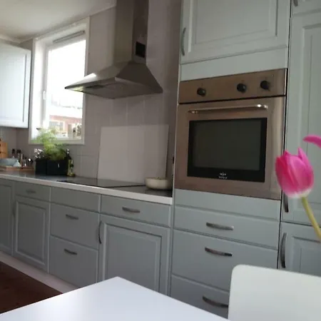 Central Apt In Residential Area-pro Managed
