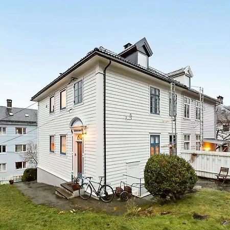Central Apt In Residential Area-pro Managed