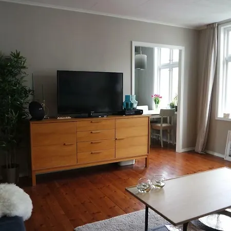 Central Apt In Residential Area-pro Managed Bergen