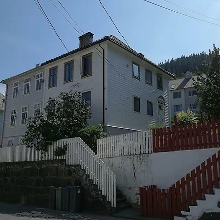 Central Apt In Residential Area-pro Managed Apartamento Bergen