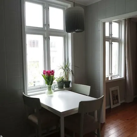 Central Apt In Residential Area-pro Managed *